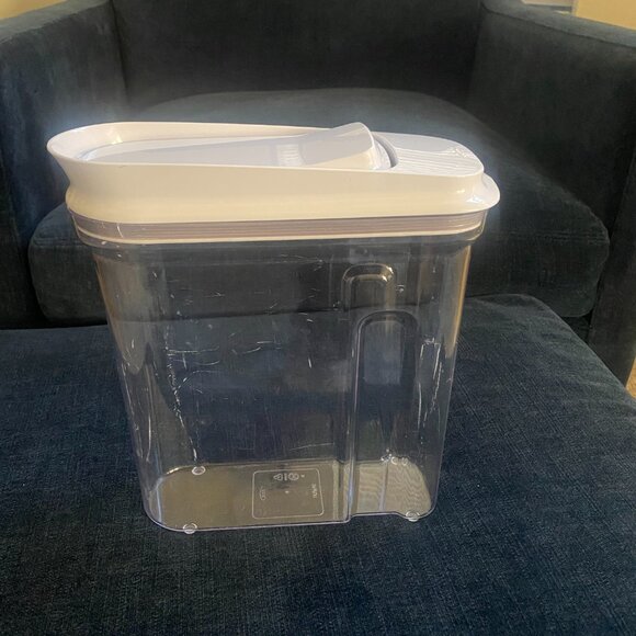 OXO Good Grips POP Cereal Dispenser 3.4 qt/3.2 L - Picture 2 of 11